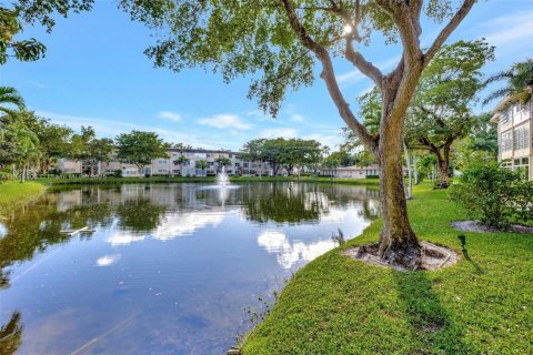 Condo in Lauderdale Lakes, Florida, 1 bedroom  № 1960012 - photo 21