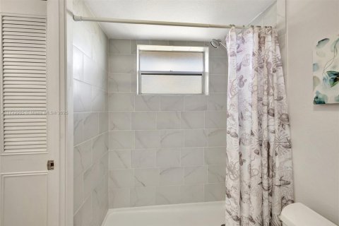 Condo in Lauderdale Lakes, Florida, 1 bedroom  № 1960012 - photo 16