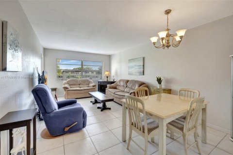 Condo in Lauderdale Lakes, Florida, 1 bedroom  № 1960012 - photo 13