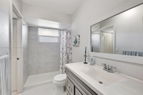 Condo in Lauderdale Lakes, Florida, 1 bedroom  № 1960012 - photo 14