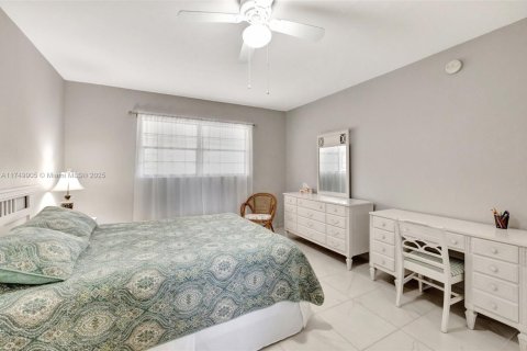 Condo in Lauderdale Lakes, Florida, 1 bedroom  № 1960012 - photo 18
