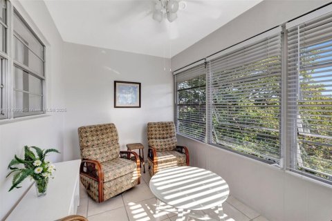 Condo in Lauderdale Lakes, Florida, 1 bedroom  № 1960012 - photo 5