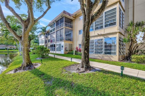 Condo in Lauderdale Lakes, Florida, 1 bedroom  № 1960012 - photo 23