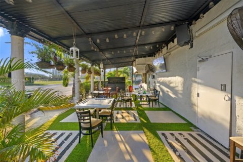 Propiedad comercial en venta en Doral, Florida № 1977654 - foto 4