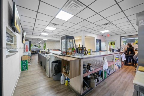 Propiedad comercial en venta en Doral, Florida № 1977654 - foto 15