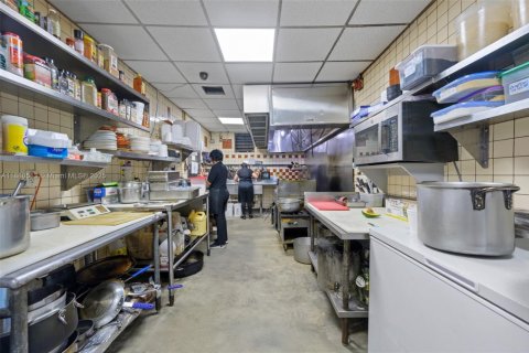 Propiedad comercial en venta en Doral, Florida № 1977654 - foto 20