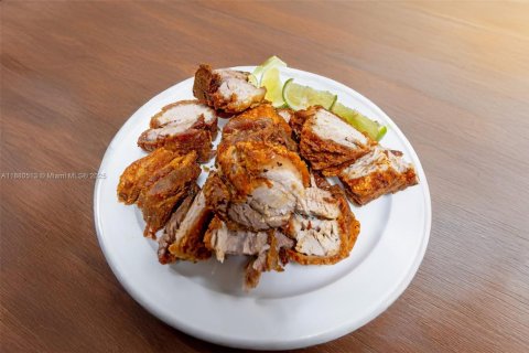 Propiedad comercial en venta en Doral, Florida № 1977654 - foto 26