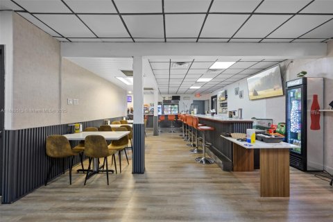 Propiedad comercial en venta en Doral, Florida № 1977654 - foto 9