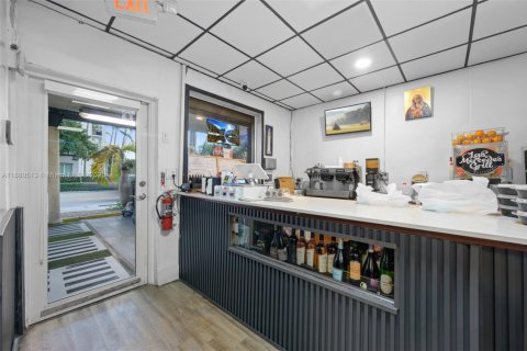 Propiedad comercial en venta en Doral, Florida № 1977654 - foto 7