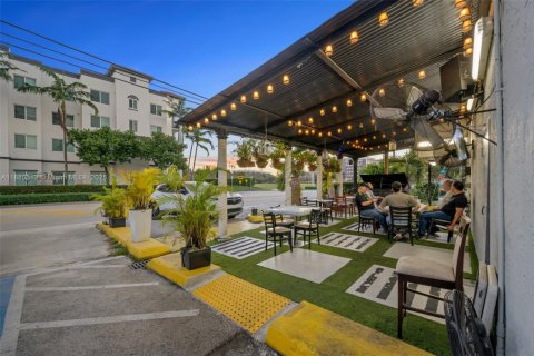 Propiedad comercial en venta en Doral, Florida № 1977654 - foto 5