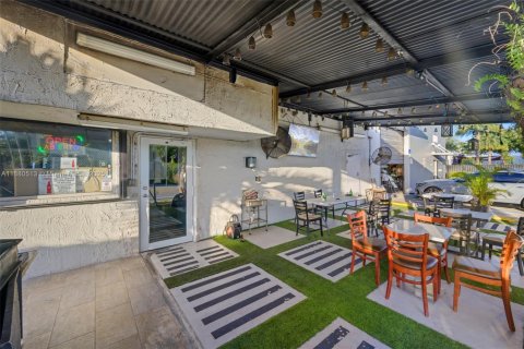 Propiedad comercial en venta en Doral, Florida № 1977654 - foto 3
