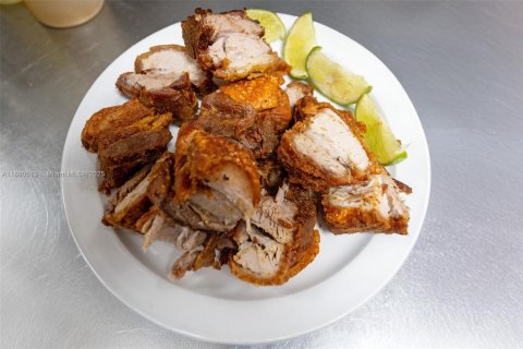 Propiedad comercial en venta en Doral, Florida № 1977654 - foto 25