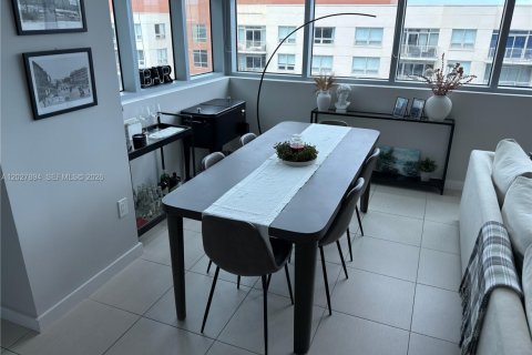 Condominio en alquiler en Miami, Florida, 2 dormitorios, 117.24 m2 № 2085643 - foto 17