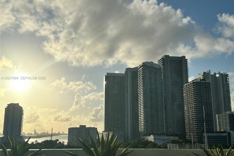 Condominio en alquiler en Miami, Florida, 2 dormitorios, 117.24 m2 № 2085643 - foto 23