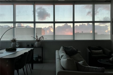 Condominio en alquiler en Miami, Florida, 2 dormitorios, 117.24 m2 № 2085643 - foto 7