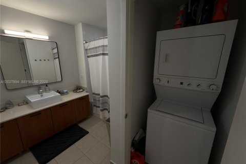 Condominio en alquiler en Miami, Florida, 2 dormitorios, 117.24 m2 № 2085643 - foto 15