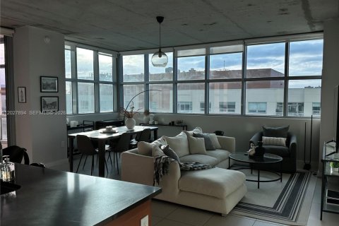 Condominio en alquiler en Miami, Florida, 2 dormitorios, 117.24 m2 № 2085643 - foto 4