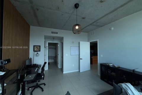 Condominio en alquiler en Miami, Florida, 2 dormitorios, 117.24 m2 № 2085643 - foto 11