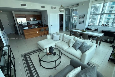 Condominio en alquiler en Miami, Florida, 2 dormitorios, 117.24 m2 № 2085643 - foto 3