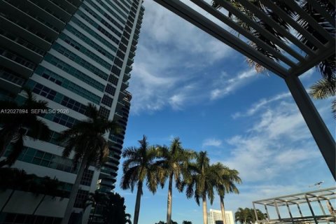 Condominio en alquiler en Miami, Florida, 2 dormitorios, 117.24 m2 № 2085643 - foto 24