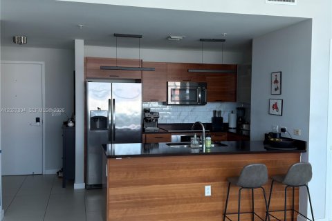 Condominio en alquiler en Miami, Florida, 2 dormitorios, 117.24 m2 № 2085643 - foto 20