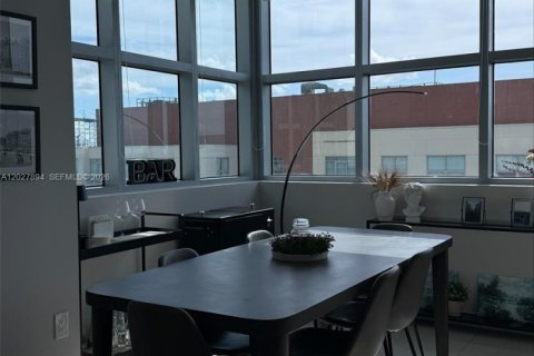 Condominio en alquiler en Miami, Florida, 2 dormitorios, 117.24 m2 № 2085643 - foto 16