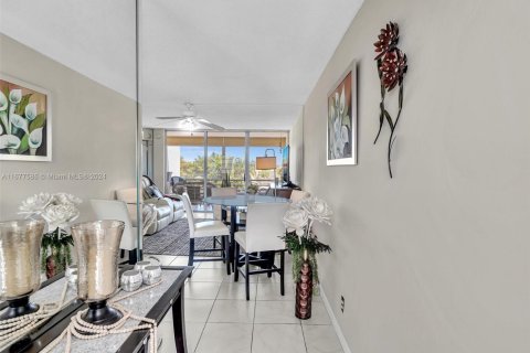 Condo in Plantation, Florida, 2 bedrooms  № 1861901 - photo 3