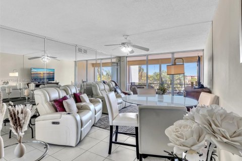 Condo in Plantation, Florida, 2 bedrooms  № 1861901 - photo 4