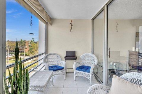 Condo in Plantation, Florida, 2 bedrooms  № 1861901 - photo 17