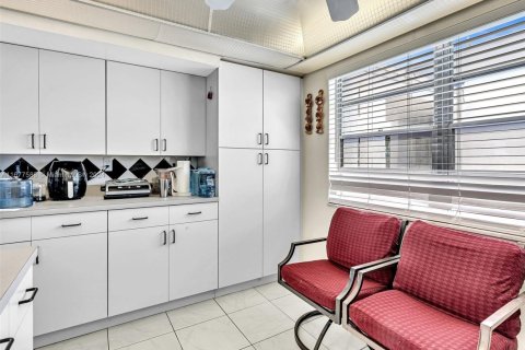 Condo in Plantation, Florida, 2 bedrooms  № 1861901 - photo 25