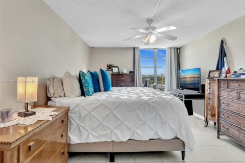 Condo in Plantation, Florida, 2 bedrooms  № 1861901 - photo 30