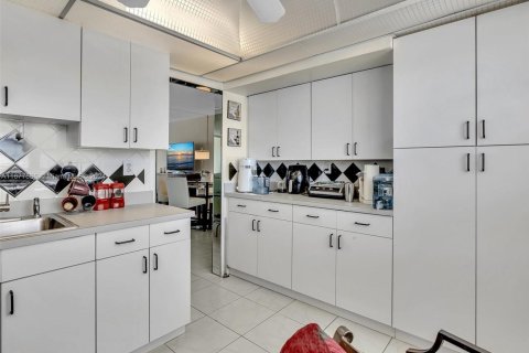 Condo in Plantation, Florida, 2 bedrooms  № 1861901 - photo 23