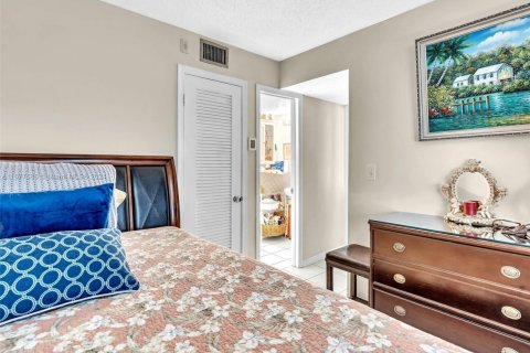 Condo in Plantation, Florida, 2 bedrooms  № 1861901 - photo 28