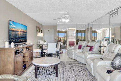 Condo in Plantation, Florida, 2 bedrooms  № 1861901 - photo 18