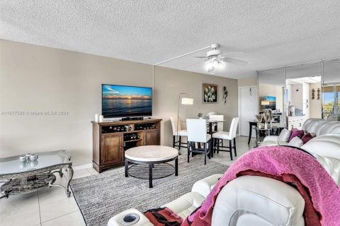 Condo in Plantation, Florida, 2 bedrooms  № 1861901 - photo 9
