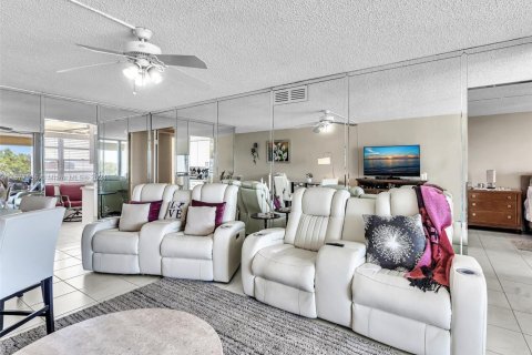 Condo in Plantation, Florida, 2 bedrooms  № 1861901 - photo 10
