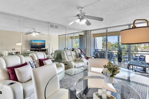 Condo in Plantation, Florida, 2 bedrooms  № 1861901 - photo 11
