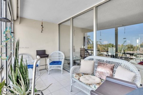 Condo in Plantation, Florida, 2 bedrooms  № 1861901 - photo 16