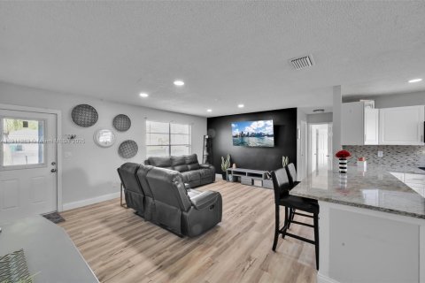 Casa en venta en Port St. Lucie, Florida, 3 dormitorios, 107.77 m2 № 1967244 - foto 4