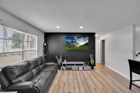 Casa en venta en Port St. Lucie, Florida, 3 dormitorios, 107.77 m2 № 1967244 - foto 13