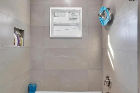 Casa en venta en Port St. Lucie, Florida, 3 dormitorios, 107.77 m2 № 1967244 - foto 11