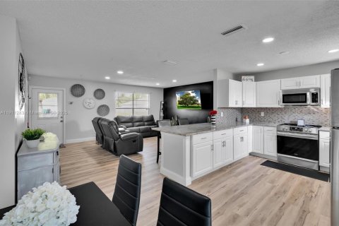 Casa en venta en Port St. Lucie, Florida, 3 dormitorios, 107.77 m2 № 1967244 - foto 7