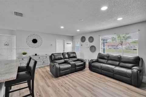 Casa en venta en Port St. Lucie, Florida, 3 dormitorios, 107.77 m2 № 1967244 - foto 6