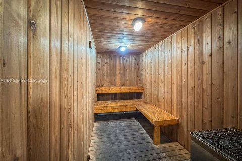 Condo in Hallandale Beach, Florida, 2 bedrooms  № 2060205 - photo 22