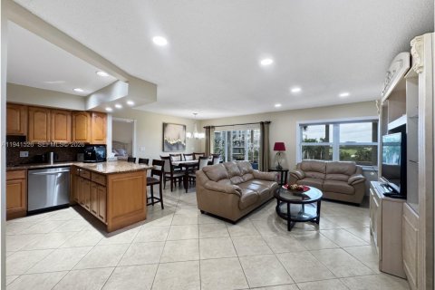 Condo in Hallandale Beach, Florida, 2 bedrooms  № 2060205 - photo 6