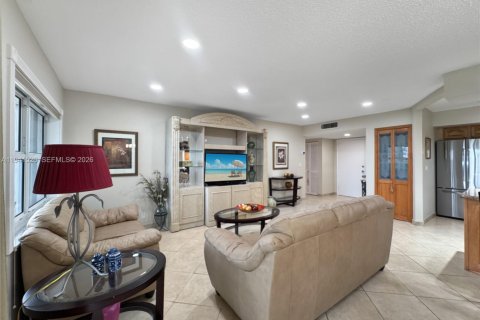 Condo in Hallandale Beach, Florida, 2 bedrooms  № 2060205 - photo 8