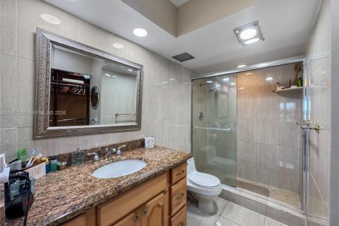 Condo in Hallandale Beach, Florida, 2 bedrooms  № 2060205 - photo 17