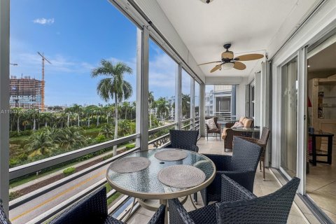 Condo in Hallandale Beach, Florida, 2 bedrooms  № 2060205 - photo 19