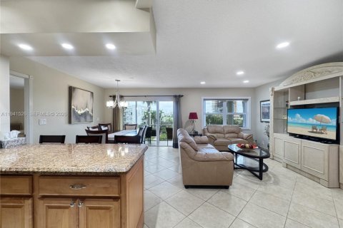 Condo in Hallandale Beach, Florida, 2 bedrooms  № 2060205 - photo 7