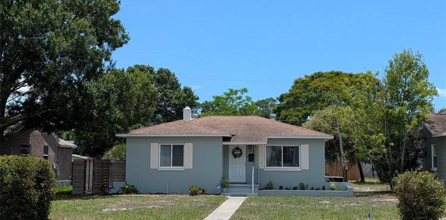 Villa ou maison à Saint Petersburg, Floride 2 chambres, 96.62 m2 № 2147647
